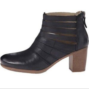 Josef Seibel Bonnie 9.5 /10 Ankle Boots Booties Black Leather Cut Out Block Heel